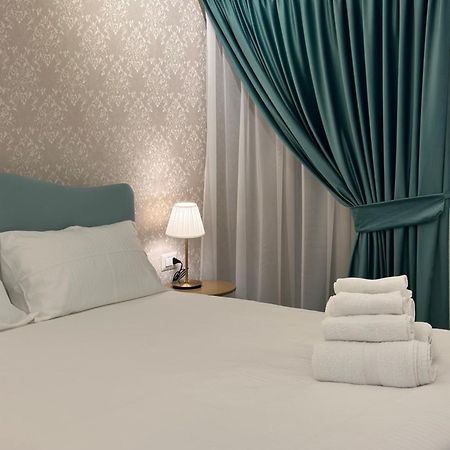 I 5 Partenopei نابولي المظهر الخارجي الصورة