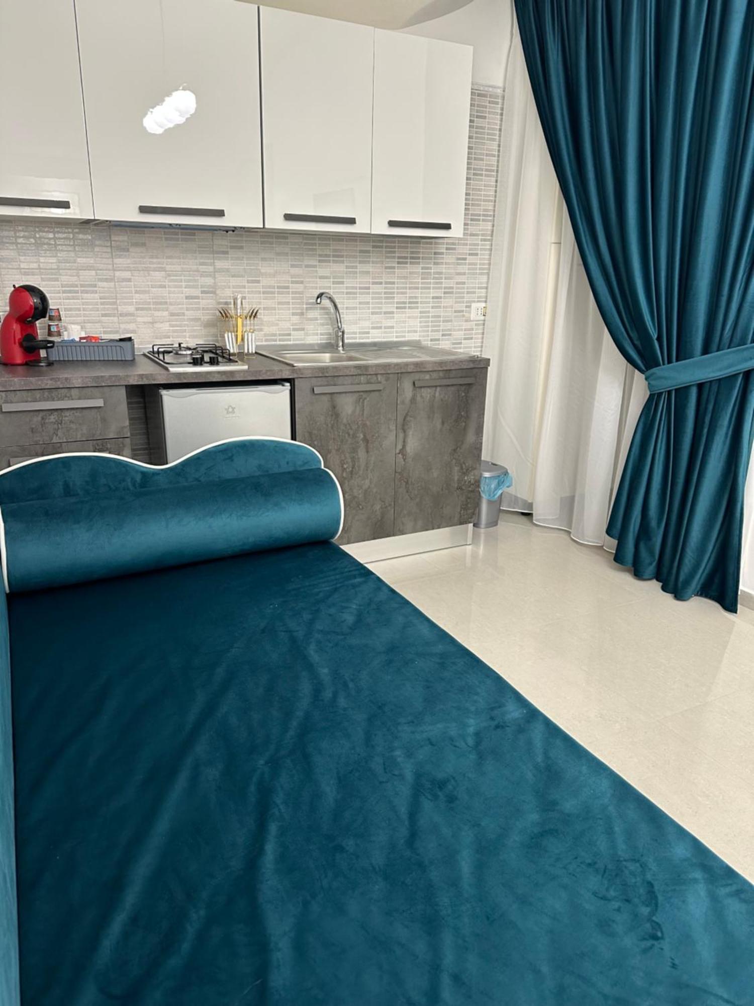 I 5 Partenopei نابولي المظهر الخارجي الصورة